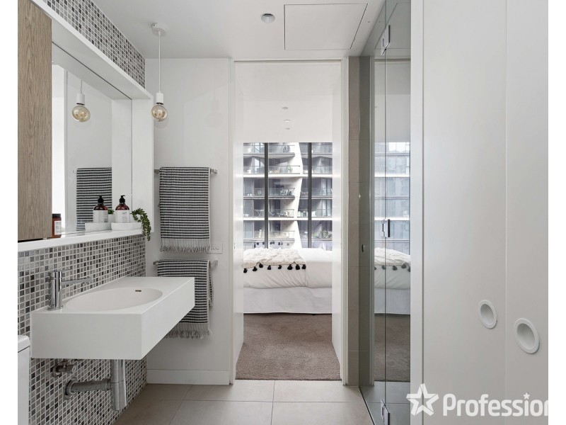 509/74 Queens Road, Melbourne VIC 3004