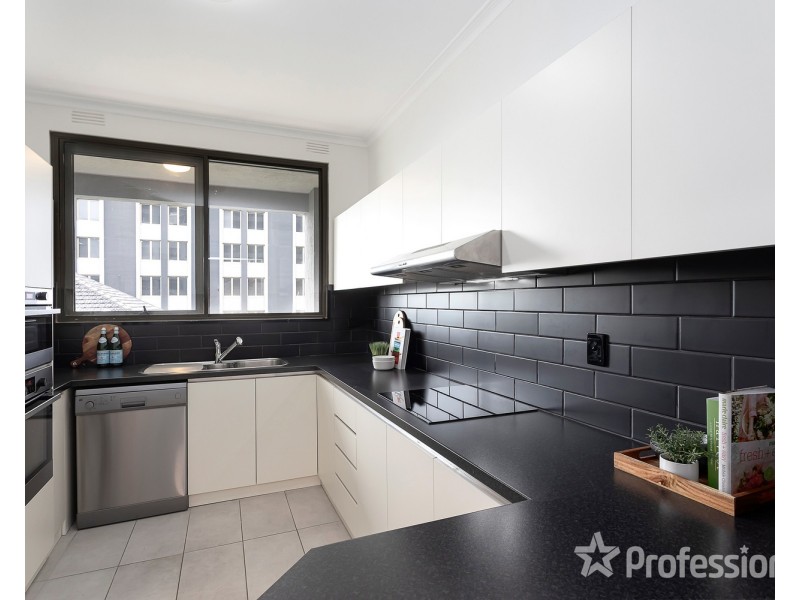 18/73 Queens Road, Melbourne VIC 3004