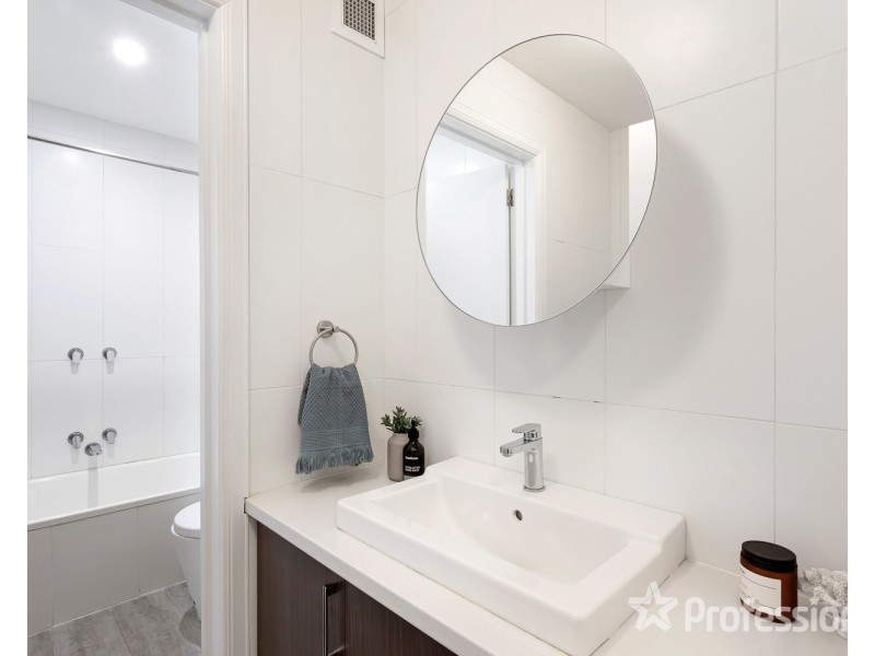 18/73 Queens Road, Melbourne VIC 3004