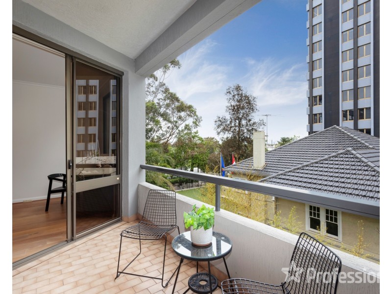 18/73 Queens Road, Melbourne VIC 3004