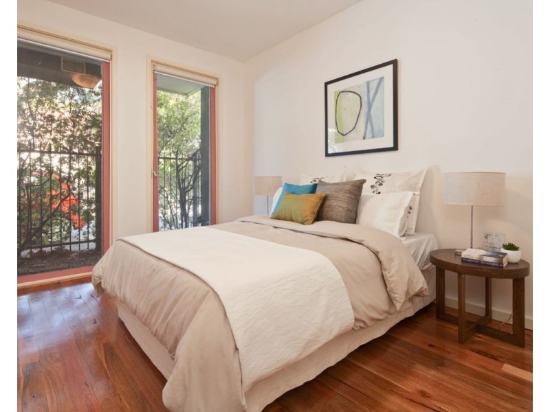 17 Park Lane, St Kilda West VIC 3182