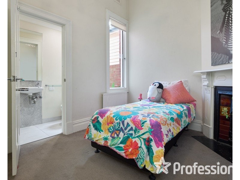 35 Longmore Street, St Kilda West VIC 3182
