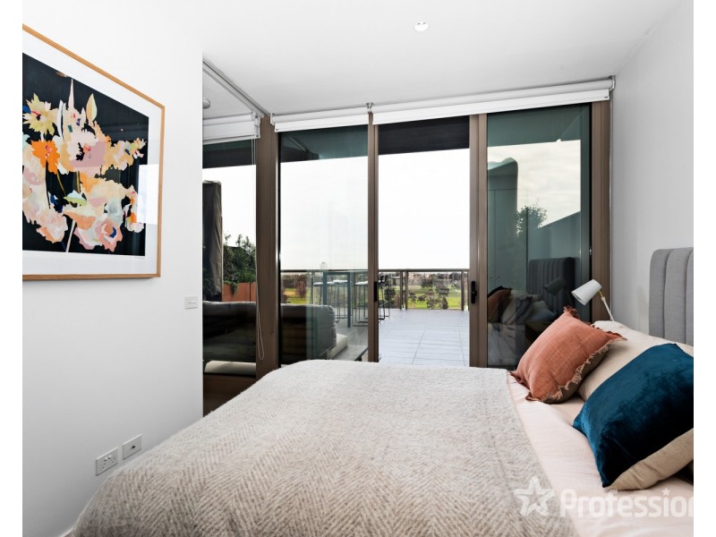 902/74 Queens Road, Melbourne VIC 3004