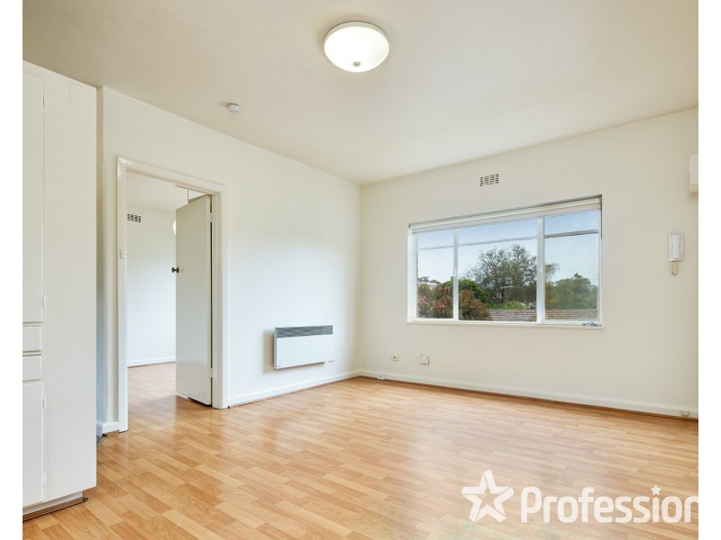 4/4 Newton Court, St Kilda VIC 3182
