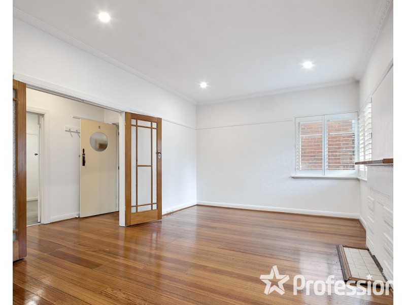 2/27 Eildon Road, St Kilda VIC 3182