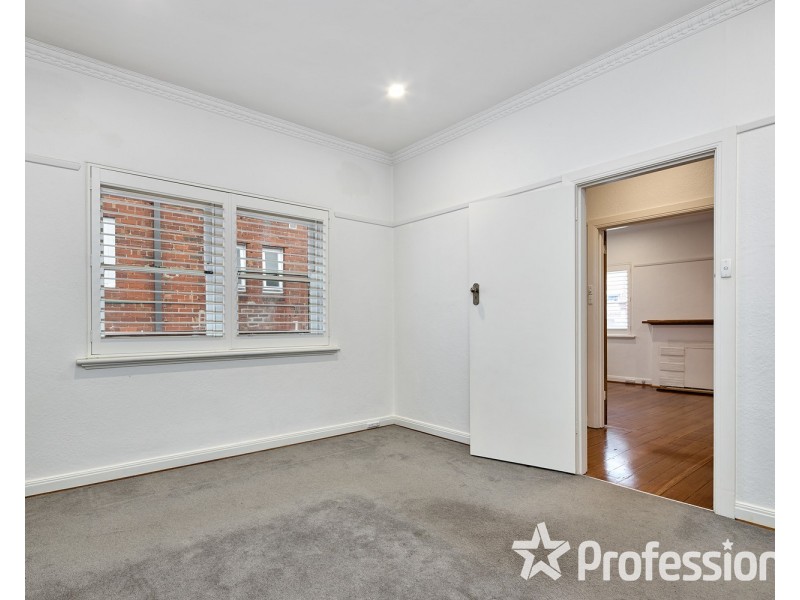 2/27 Eildon Road, St Kilda VIC 3182