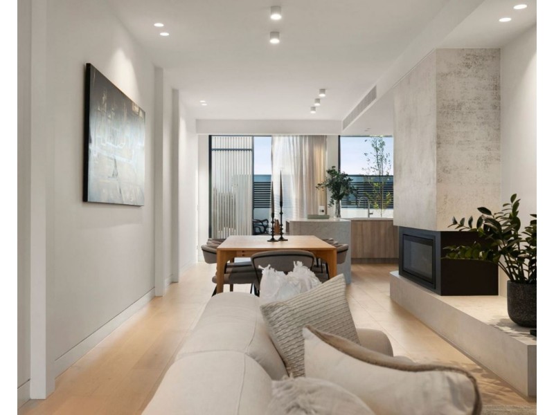 24 Dante Lane, Elwood VIC 3184