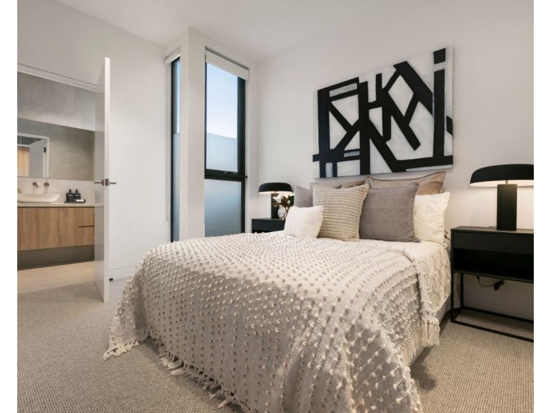 24 Dante Lane, Elwood VIC 3184