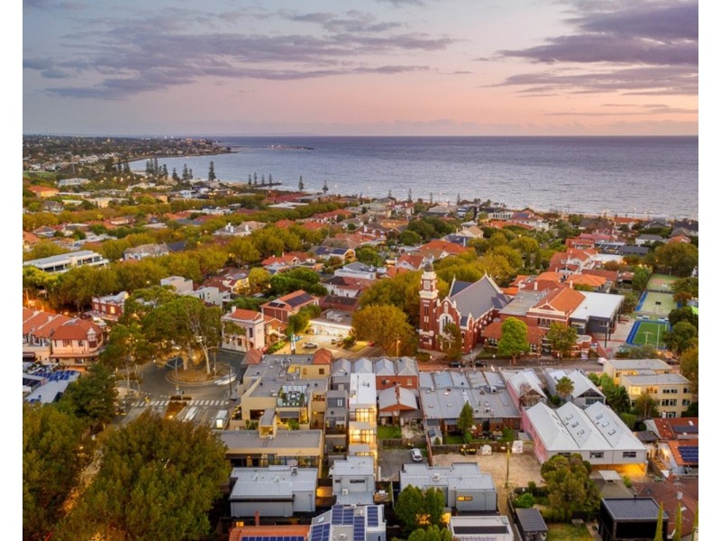 24 Dante Lane, Elwood VIC 3184