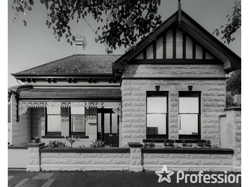 8 West Beach Road, St Kilda West VIC 3182