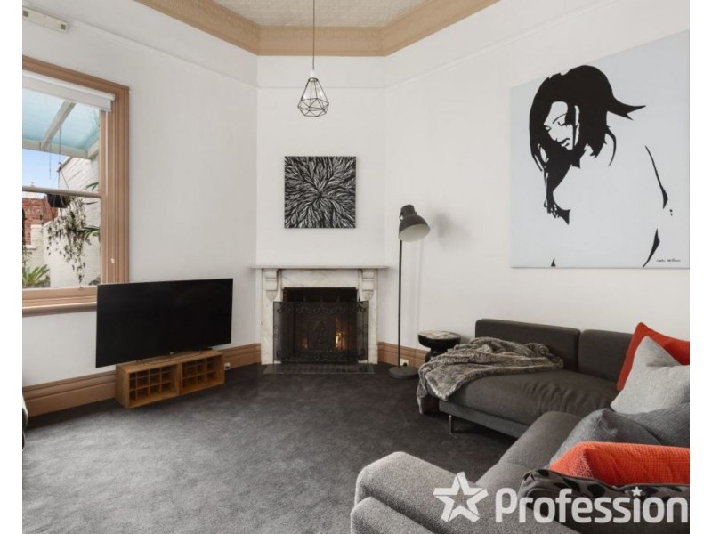 8 West Beach Road, St Kilda West VIC 3182
