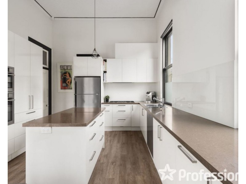 8 West Beach Road, St Kilda West VIC 3182