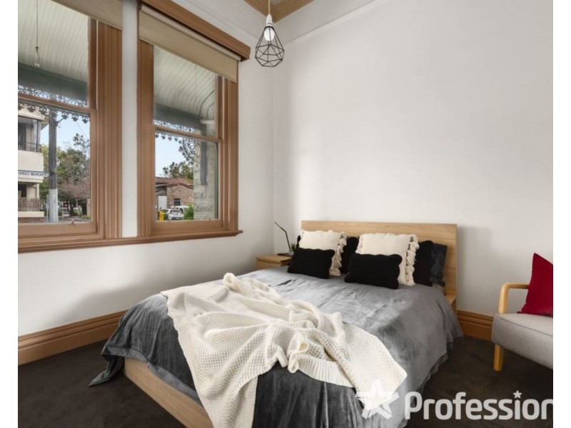 8 West Beach Road, St Kilda West VIC 3182