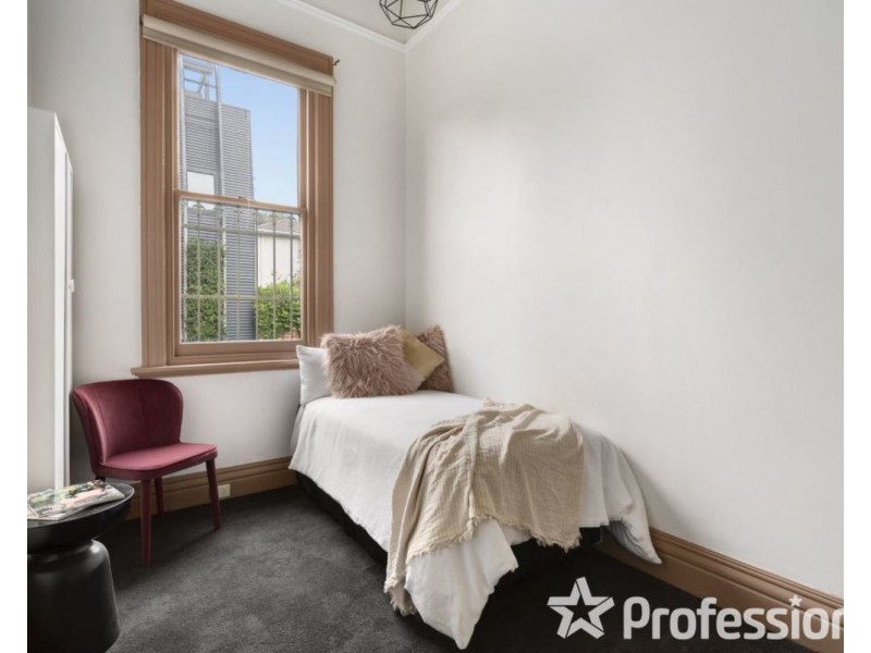 8 West Beach Road, St Kilda West VIC 3182