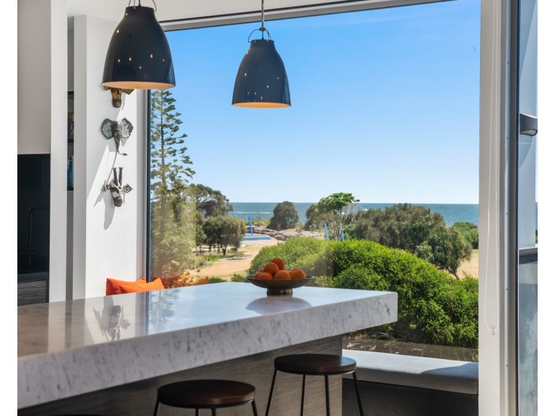 1/87 Marine Parade, Elwood VIC 3184