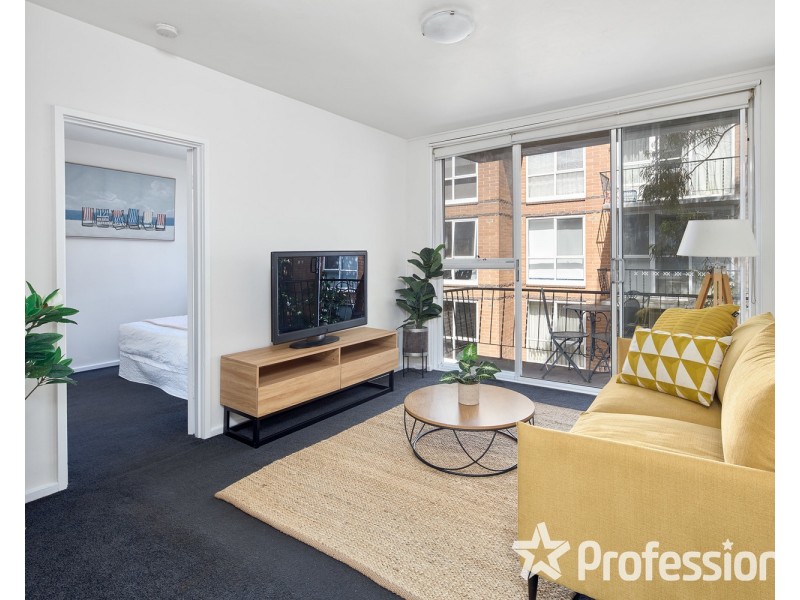 28/25 Robe Street, St Kilda VIC 3182