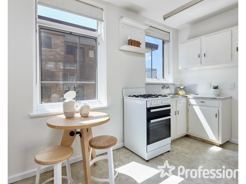 28/25 Robe Street, St Kilda VIC 3182