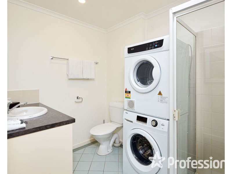 2a/1 Eildon Road, St Kilda VIC 3182