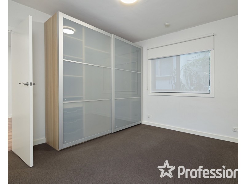 2/4 Burnett Street, St Kilda VIC 3182