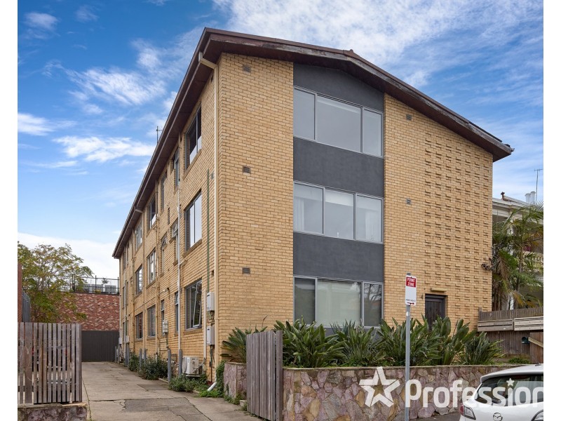 2/4 Burnett Street, St Kilda VIC 3182