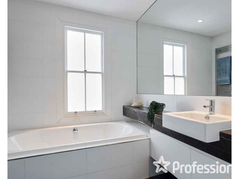 24 Burnett Street, St Kilda VIC 3182