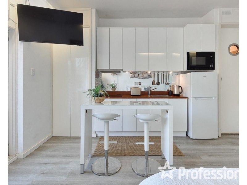 8/92  Grey Street, St Kilda VIC 3182