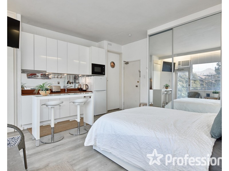 8/92  Grey Street, St Kilda VIC 3182