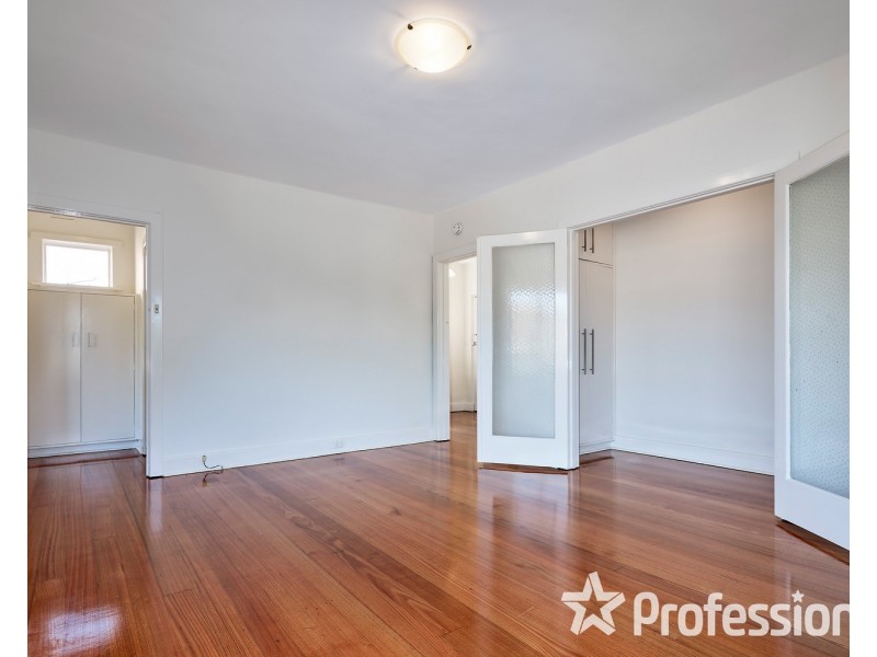 1/2 Newton Court, St Kilda VIC 3182