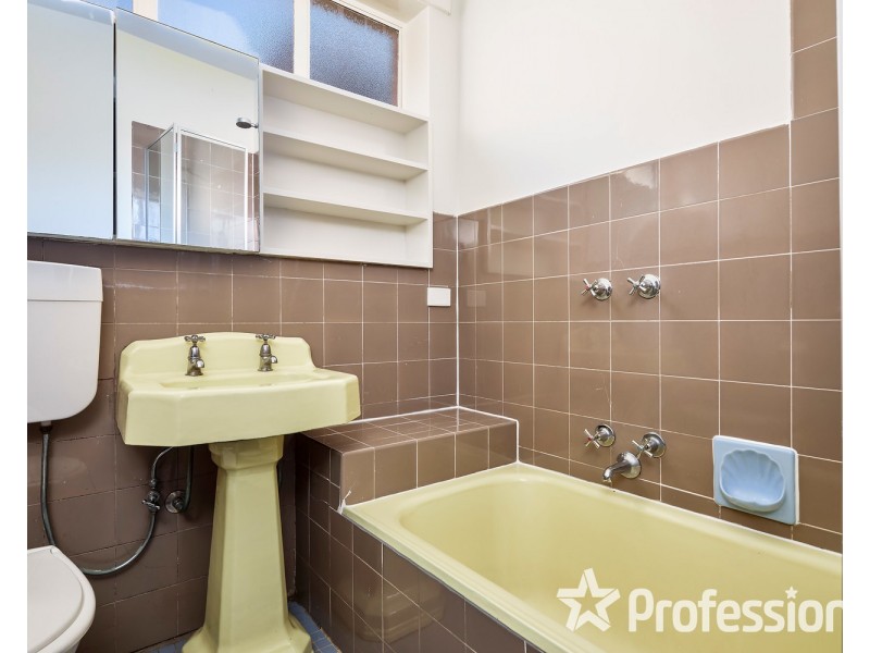 1/2 Newton Court, St Kilda VIC 3182