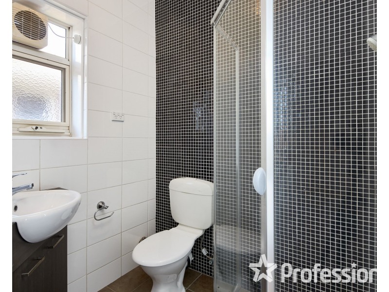 9/11 Bluff Avenue, Elwood VIC 3184