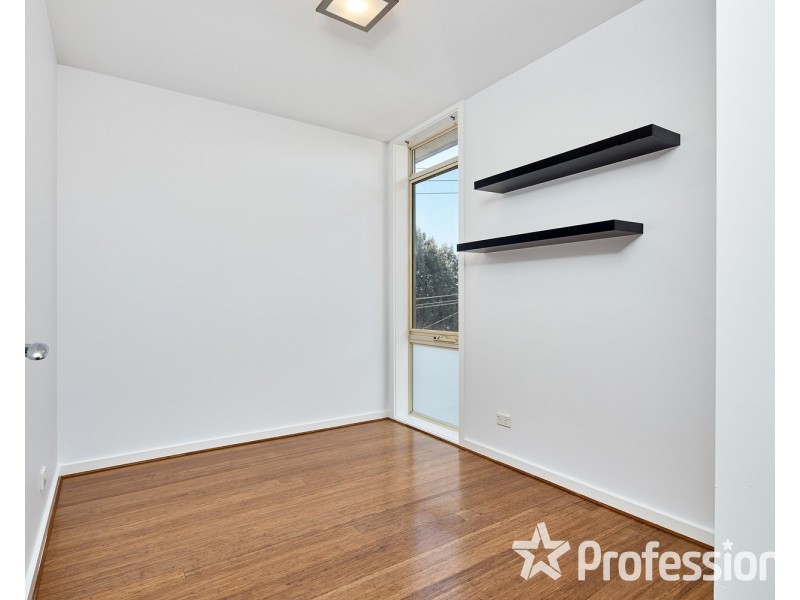 9/11 Bluff Avenue, Elwood VIC 3184