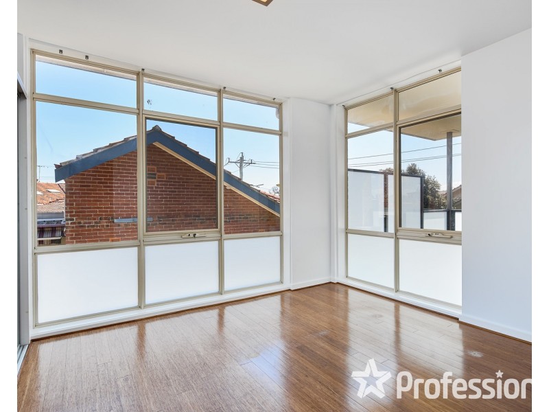 9/11 Bluff Avenue, Elwood VIC 3184