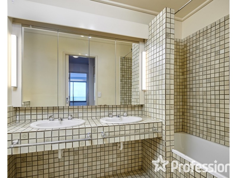 63/8-10 The Esplanade, St Kilda VIC 3182