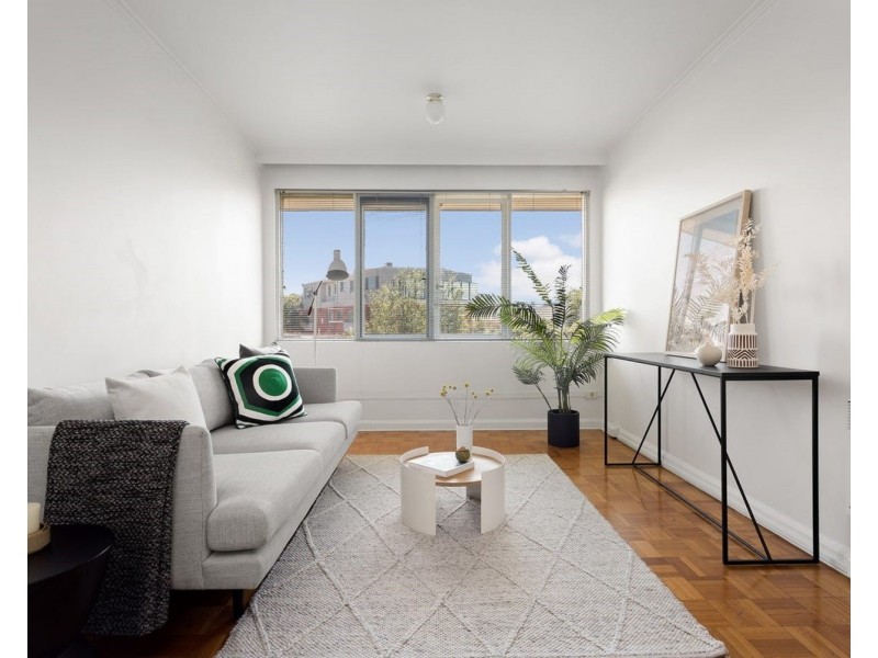 16/170 Barkly Street, St Kilda VIC 3182