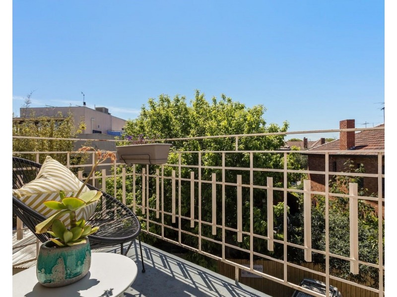 16/170 Barkly Street, St Kilda VIC 3182