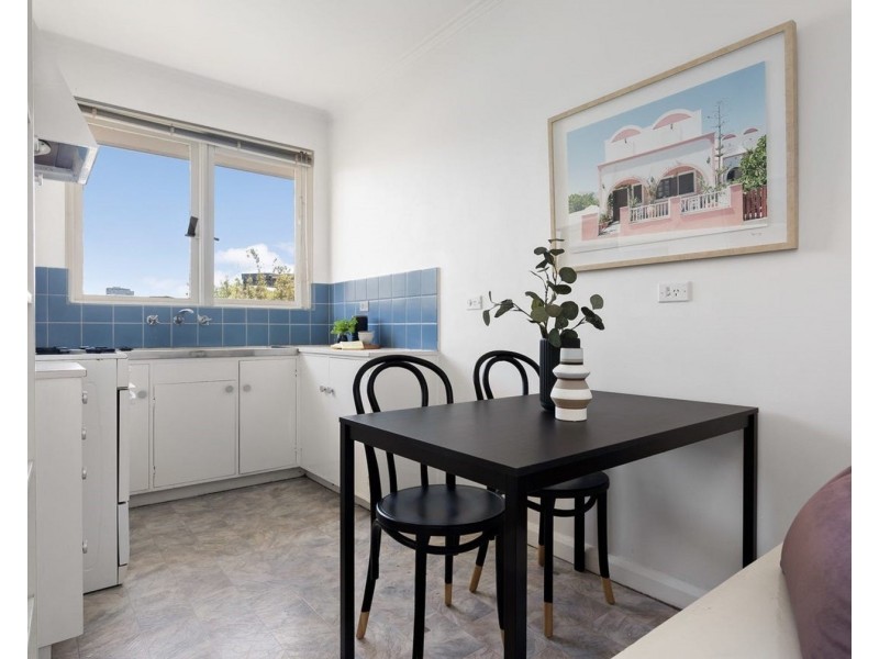 16/170 Barkly Street, St Kilda VIC 3182