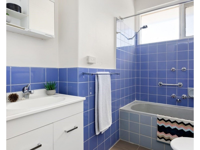 16/170 Barkly Street, St Kilda VIC 3182