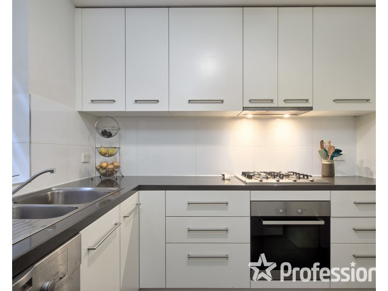 2/92 Barkly Street, St Kilda VIC 3182