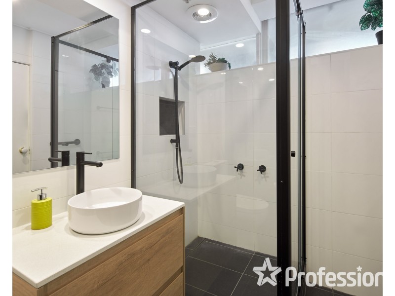 1001/81 Queens Road, Melbourne VIC 3004