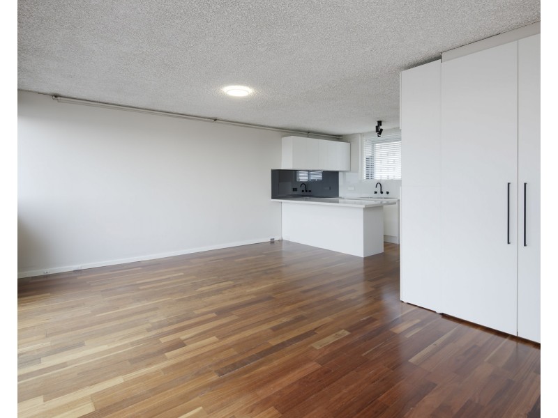 1006/81 Queens Road, Melbourne VIC 3004