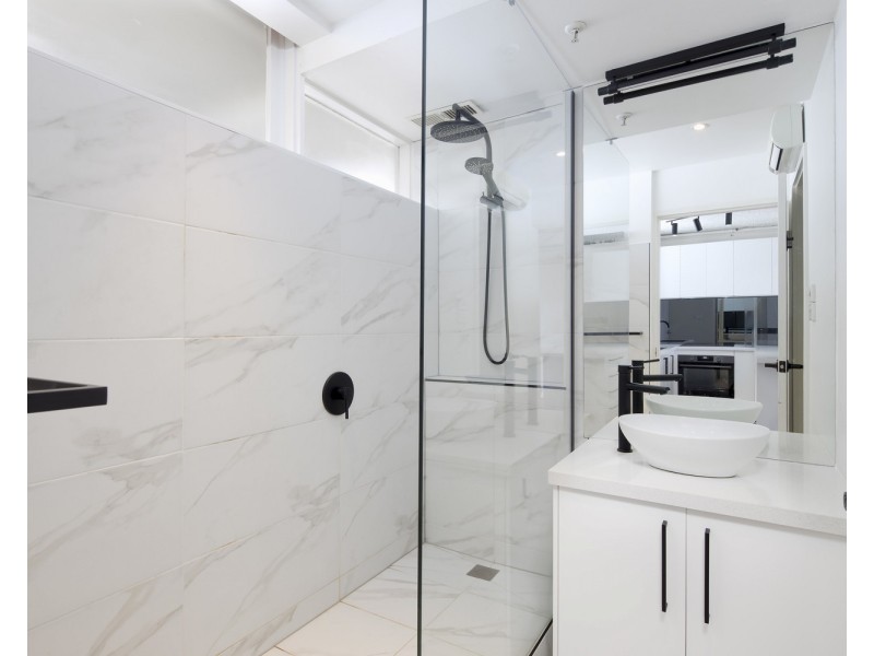 1006/81 Queens Road, Melbourne VIC 3004