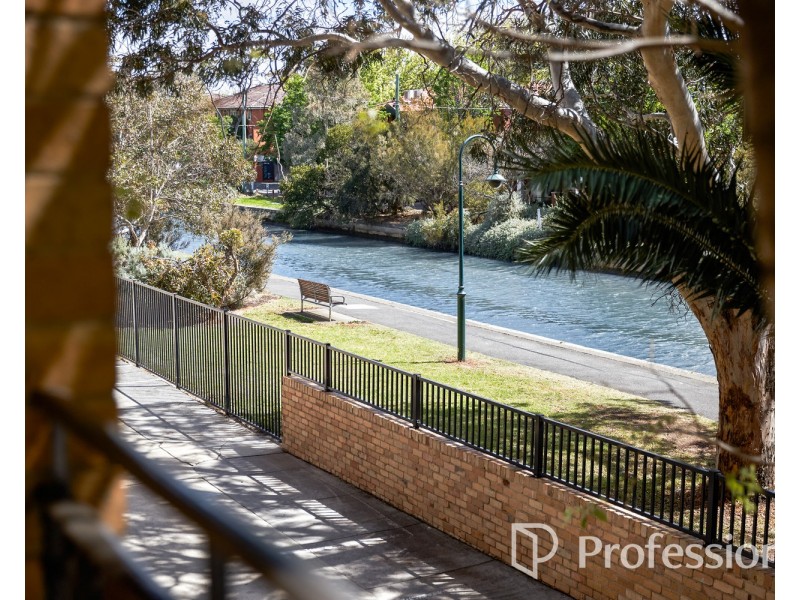 2/64 Broadway, Elwood VIC 3184