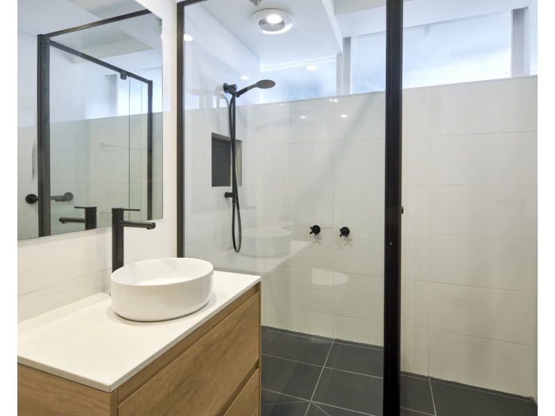 1001/81 Queens Road, Melbourne VIC 3004