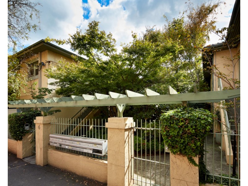 8/6 Westbeach Road, St Kilda VIC 3182