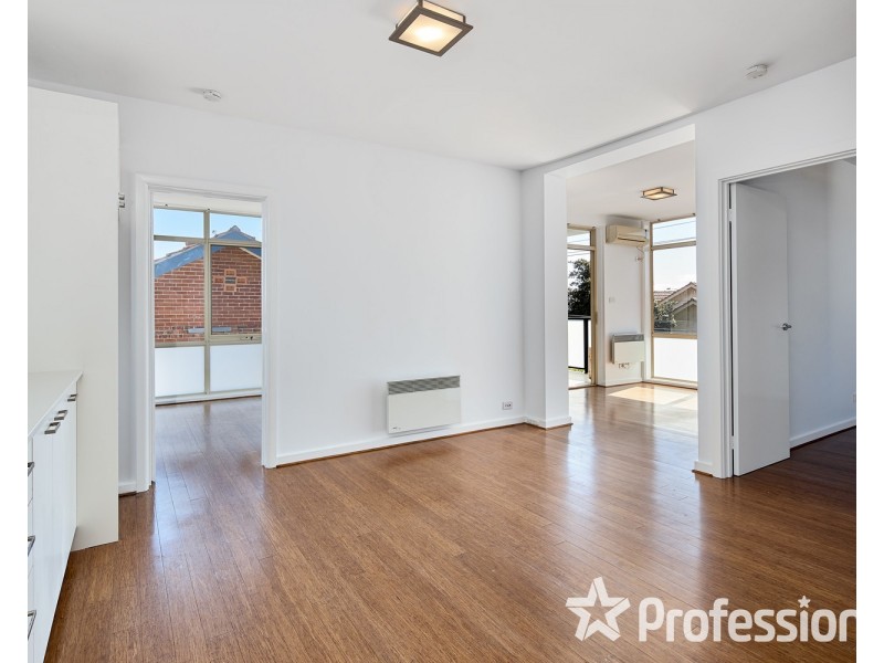 9/11 Bluff Avenue, Elwood VIC 3184