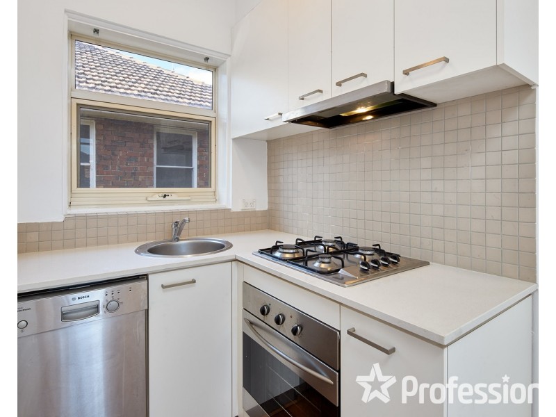 9/11 Bluff Avenue, Elwood VIC 3184