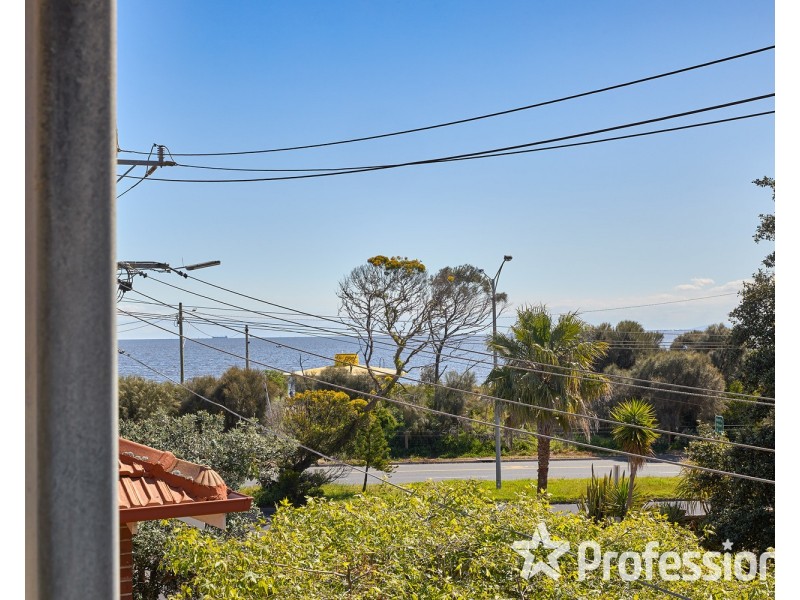 9/11 Bluff Avenue, Elwood VIC 3184