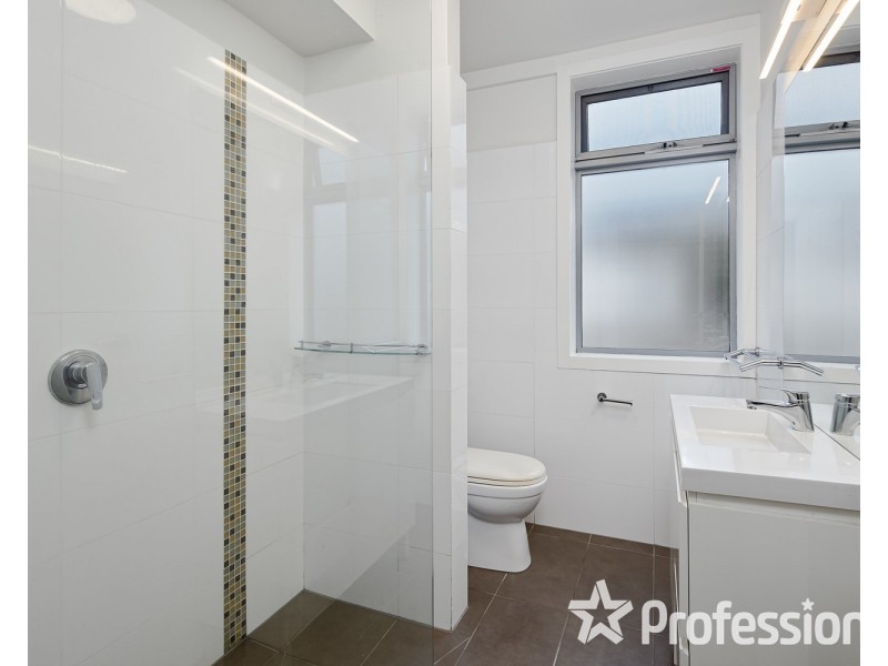 2/4 Burnett Street, St Kilda VIC 3182