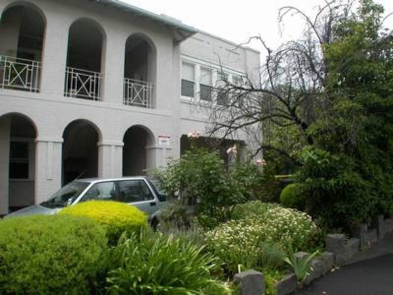 4/2 Inverleith Court, St Kilda VIC 3182