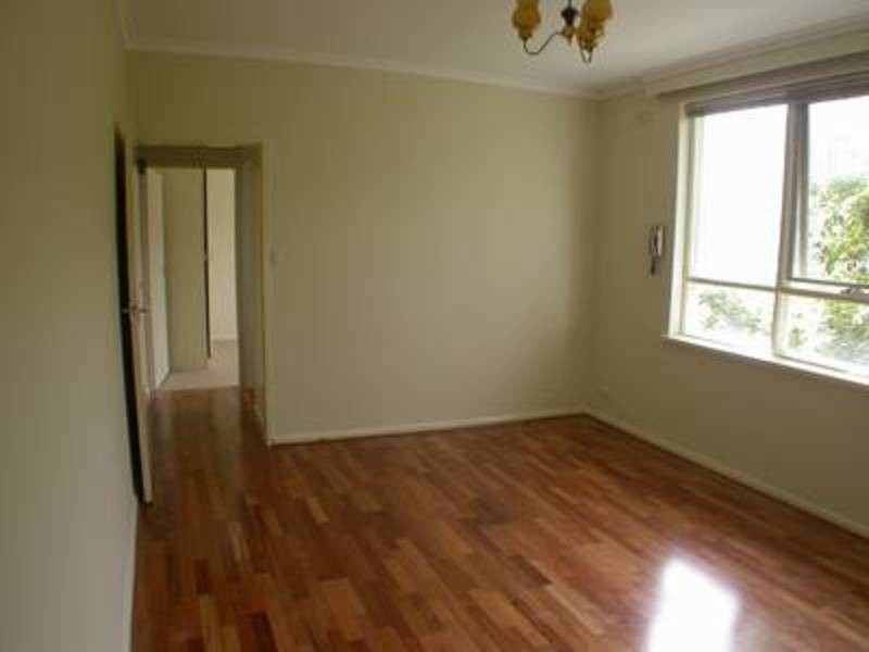 8/26 Pine Avenue, Elwood VIC 3184